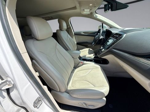 Used 2019 Lincoln MKC Reserve w/ MKC Technology Package FWD image 16