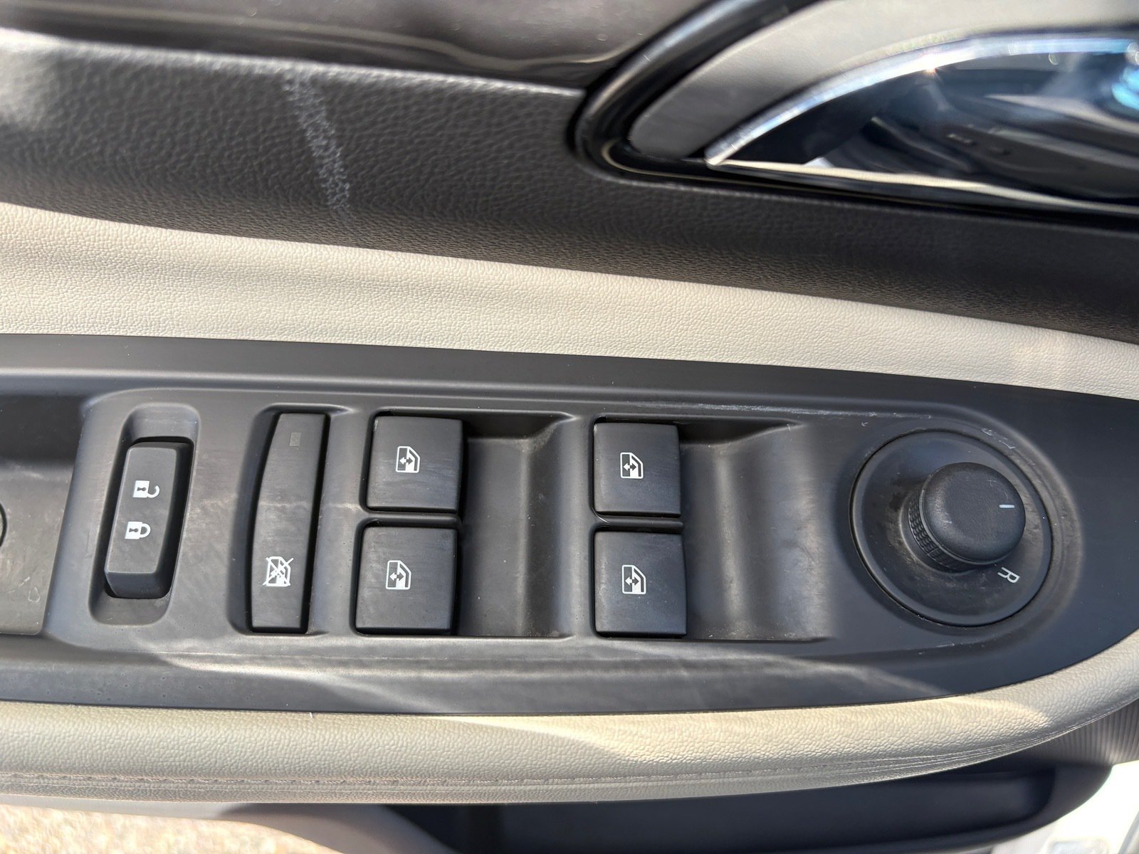 Used 2020 Buick Encore Preferred w/ Safety Package FWD image 14