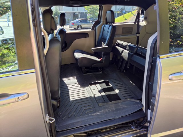 Used 2020 Dodge Grand Caravan SXT FWD image 21
