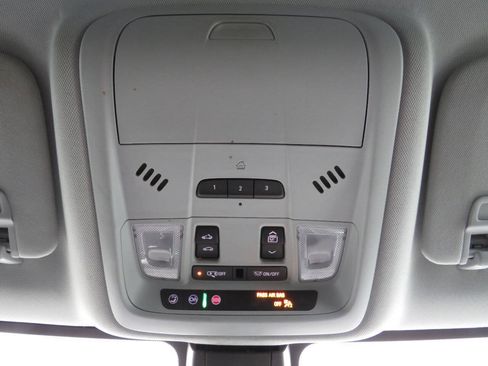 Used 2020 Chevrolet Blazer LT w/ Sound & Technology Package FWD image 25