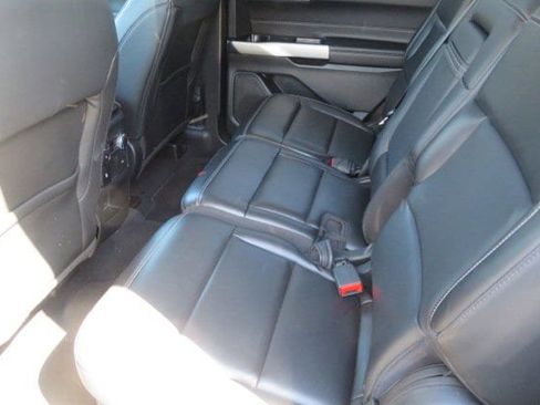 Used 2021 Ford Explorer XLT w/ Equipment Group 202A image 6