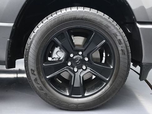 Used 2022 RAM 1500 Big Horn w/ Night Edition AWD/4WD image 9