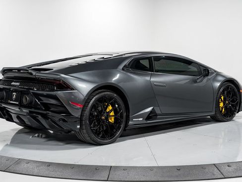 Used 2023 Lamborghini Huracan EVO image 3
