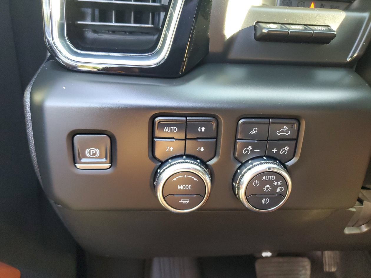 Used 2024 GMC Sierra 3500 Denali Ultimate AWD/4WD image 30