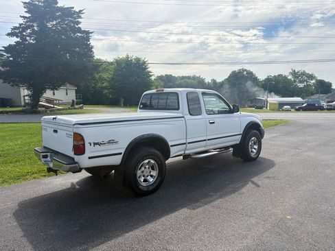 Used 2000 Toyota Tacoma PreRunner RWD image 17