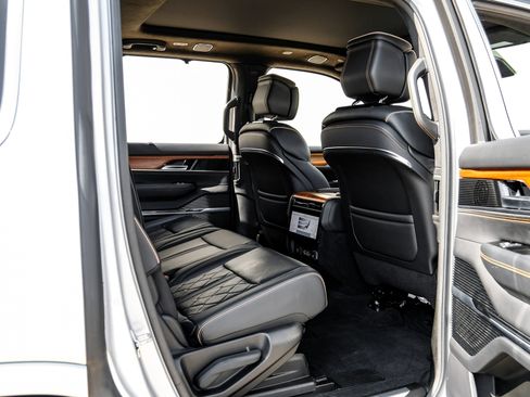 Used 2022 Jeep Grand Wagoneer Series III w/ Flexible Seating Group AWD/4WD image 48