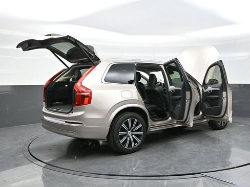 Used 2024 Volvo XC90 B5 Core image 34