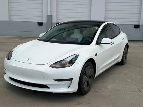 Used 2023 Tesla Model 3 Standard Range RWD image 1