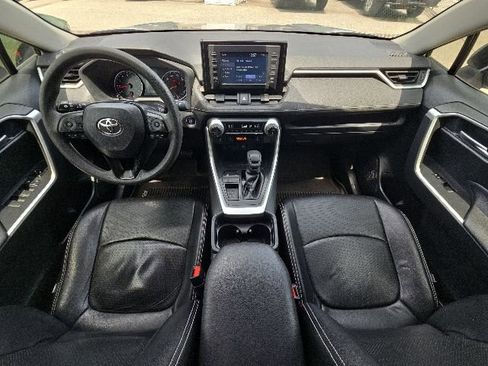 Used 2019 Toyota RAV4 XLE w/ Convenience Package FWD image 35