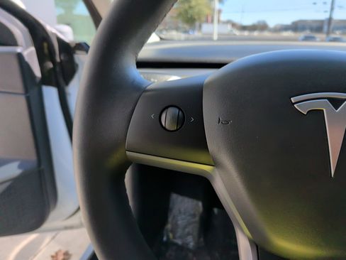 Used 2020 Tesla Model 3 Standard Range image 19