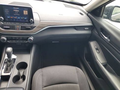 Used 2025 Nissan Altima 2.5 SV FWD image 27