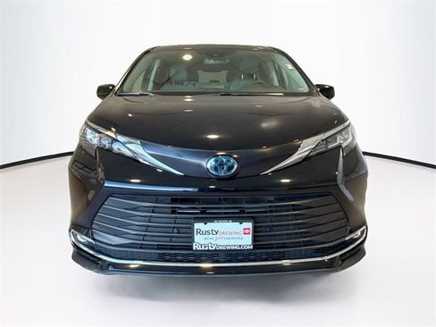 Certified 2024 Toyota Sienna XLE image 2