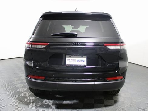 Used 2025 Jeep Grand Cherokee Limited w/ Black Appearance Package image 6