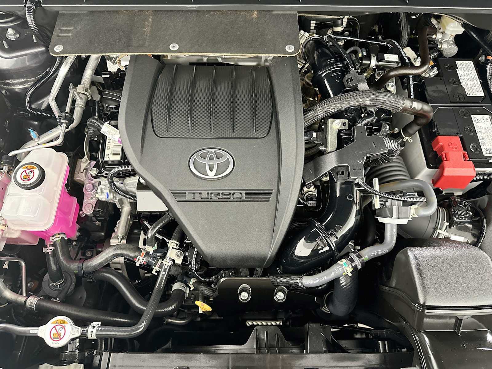 Used 2024 Toyota Highlander XLE FWD image 29