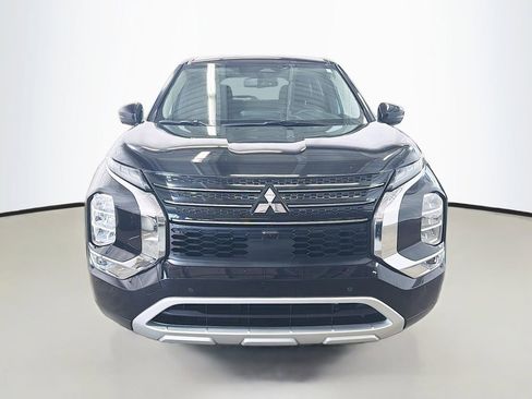 Used 2024 Mitsubishi Outlander SE Black Edition FWD image 2