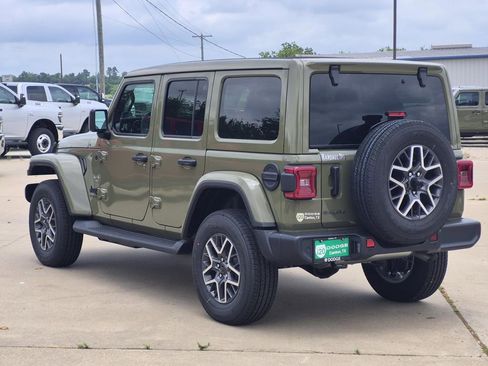 New 2026 Jeep Wrangler Unlimited Sahara AWD/4WD image 5