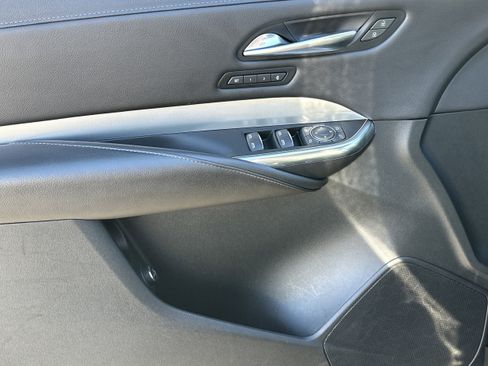 Used 2023 Cadillac XT4 Premium Luxury image 10