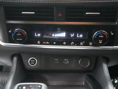 Used 2023 Nissan Rogue SV w/ SV Premium B Package FWD image 21