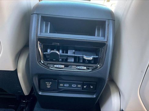 New 2026 Jeep Grand Cherokee Limited w/ Luxury Tech Group II AWD/4WD image 17