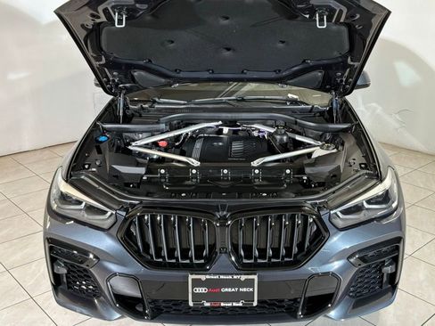 Used 2022 BMW X6 xDrive40i w/ M Sport Package image 16