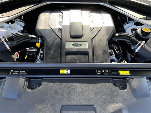 Used 2023 Land Rover Range Rover Long Wheelbase SE image 32