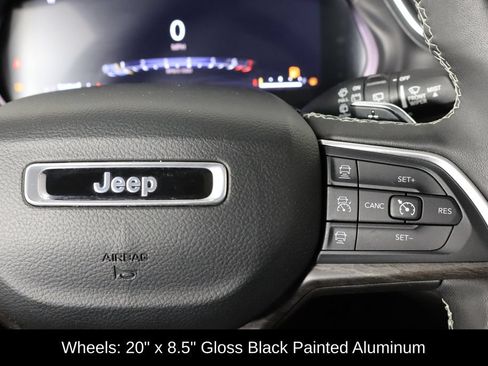 Used 2023 Jeep Grand Cherokee Limited w/ Black Appearance Package AWD/4WD image 10