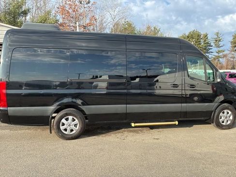 Used 2021 Mercedes-Benz Sprinter 2500 image 12