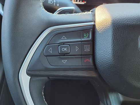 Used 2024 Jeep Grand Cherokee Altitude image 19