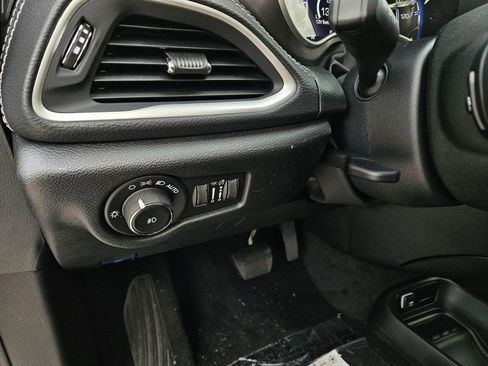 New 2026 Chrysler Pacifica Select image 15