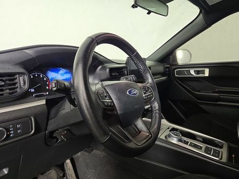 Used 2020 Ford Explorer XLT w/ Comfort Package RWD image 13