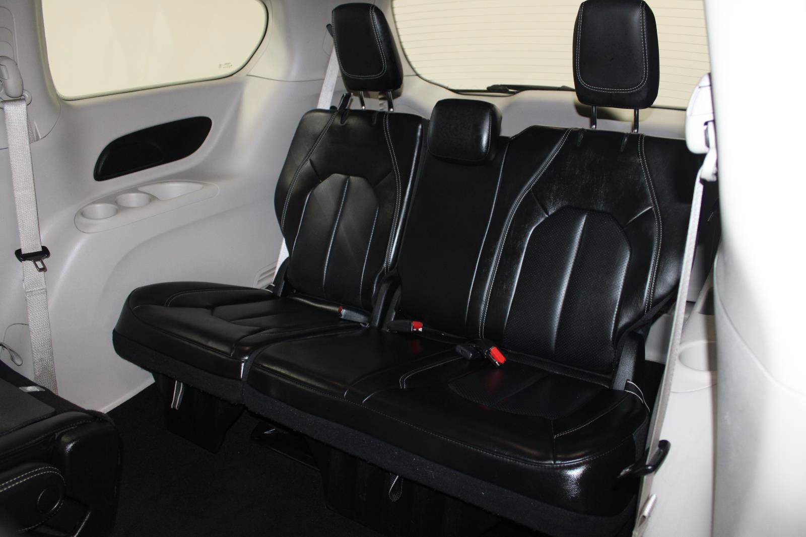 Used 2023 Chrysler Pacifica Touring-L FWD image 25