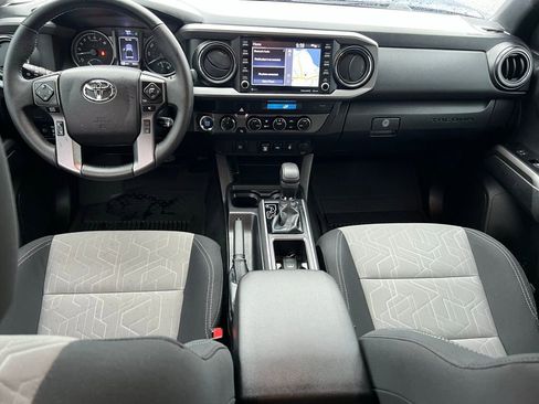 Certified 2022 Toyota Tacoma TRD Off-Road image 17