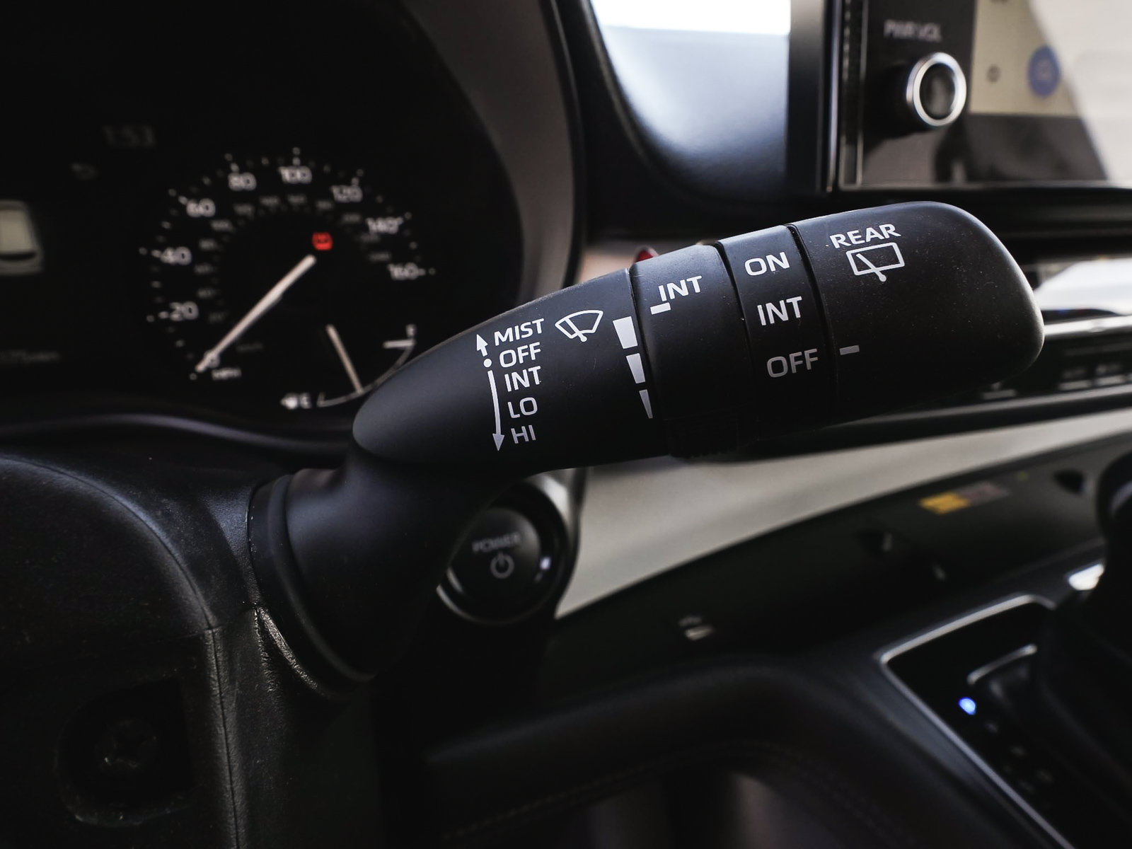 Used 2025 Toyota Sienna XLE FWD image 28
