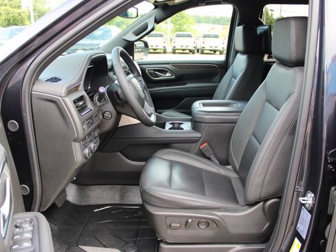 Used 2024 Chevrolet Tahoe LT w/ Luxury Package AWD/4WD image 13