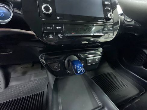Used 2022 Toyota Prius LE FWD image 15