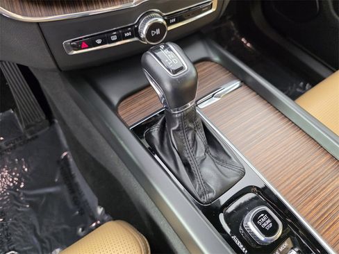 Used 2021 Volvo XC60 T5 Inscription w/ Protection Package Premier image 22