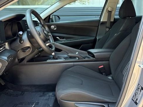 Used 2023 Hyundai Elantra SEL FWD image 5