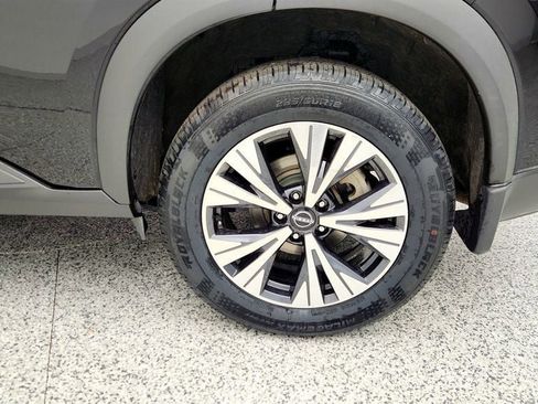 Used 2023 Nissan Rogue SV image 9