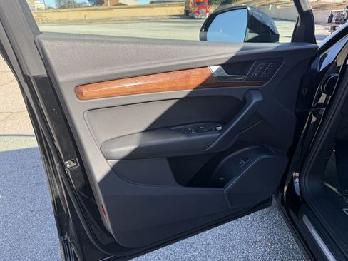 Used 2021 Audi Q5 2.0T Premium w/ Convenience Package image 16