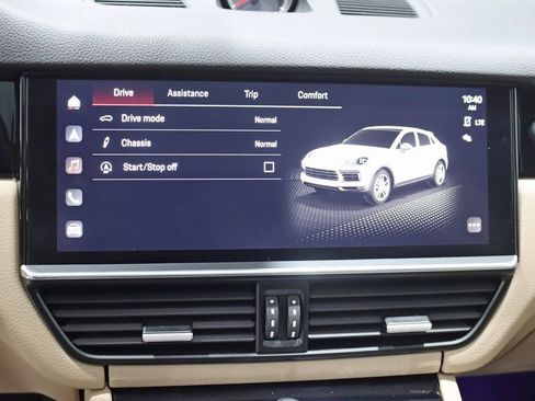 Used 2023 Porsche Cayenne Platinum Edition image 20