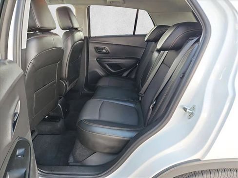 Used 2020 Chevrolet Trax LT w/ LT Convenience Package FWD image 18