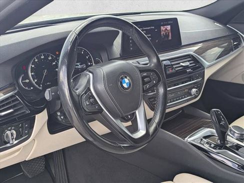 Used 2017 BMW 530i xDrive w/ Premium Package AWD/4WD image 9