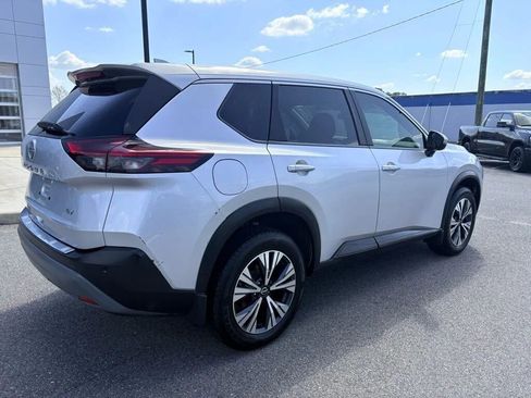 Used 2022 Nissan Rogue SV FWD image 4