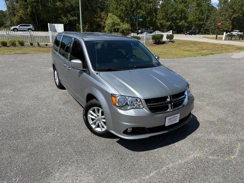 Used 2018 Dodge Grand Caravan SXT image 36