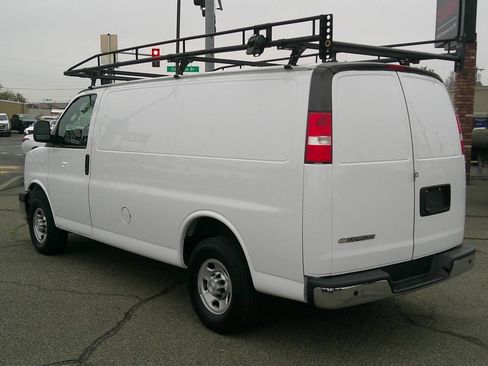 Used 2018 Chevrolet Express 3500 w/ Driver Convenience Package image 5