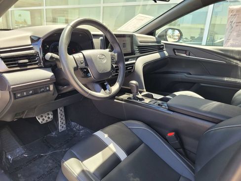 Used 2025 Toyota Camry SE FWD image 11