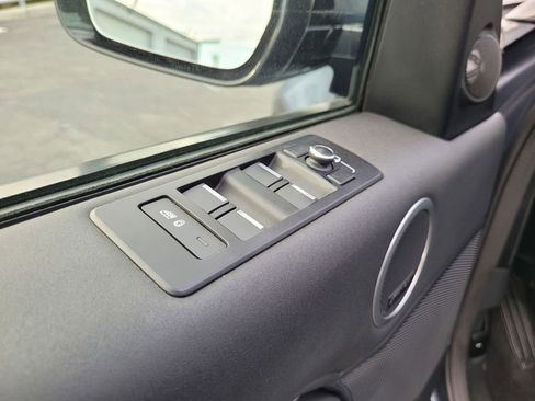 Used 2020 Land Rover Discovery Landmark image 26