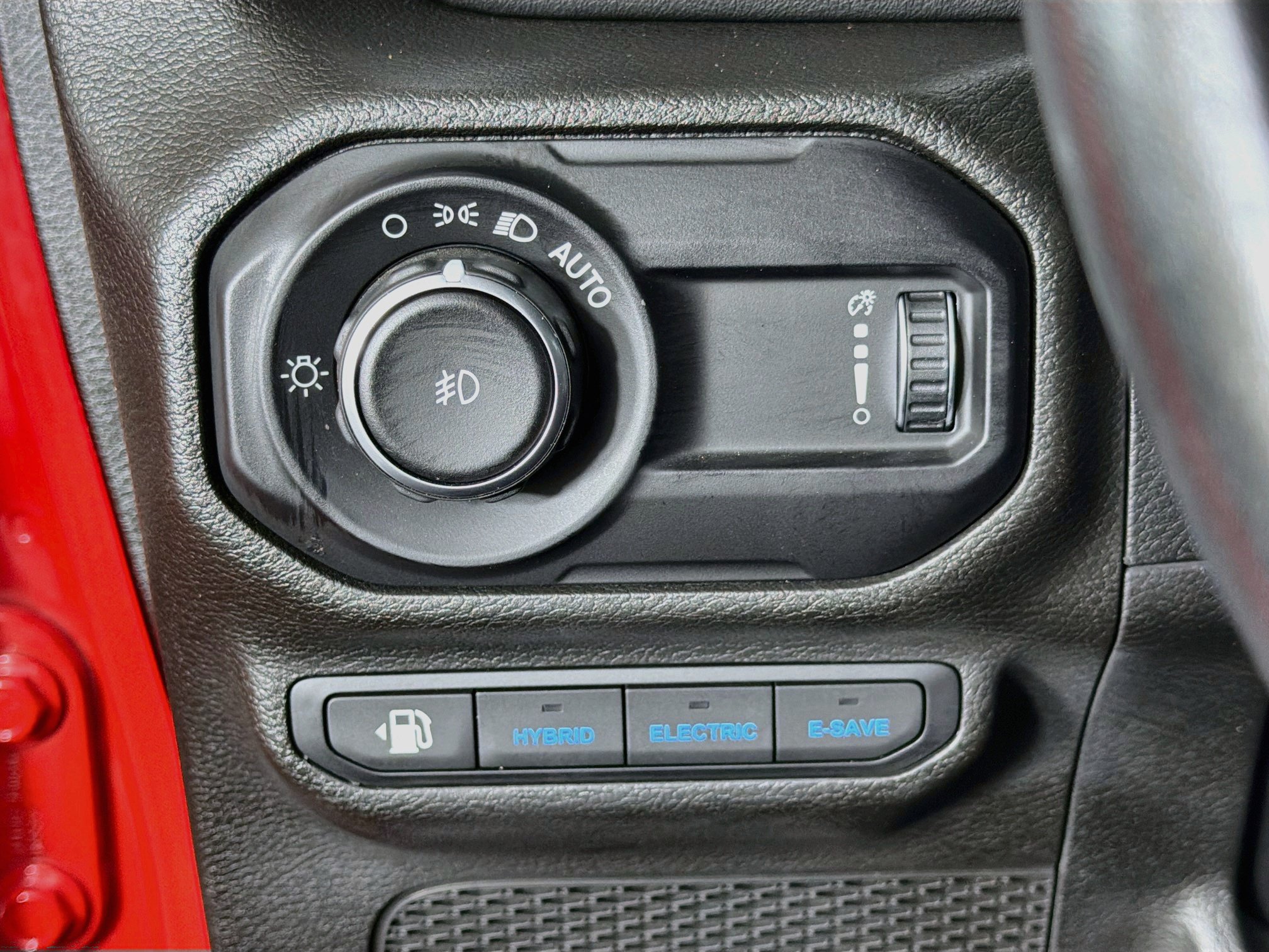 Used 2023 Jeep Wrangler Unlimited Sahara w/ Cold Weather Group AWD/4WD image 16