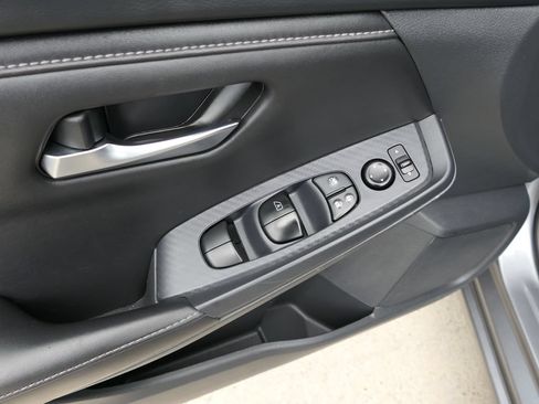 Used 2024 Nissan Sentra SV FWD image 13