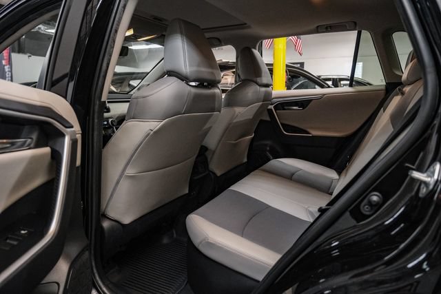 Used 2020 Toyota RAV4 Limited AWD/4WD image 34
